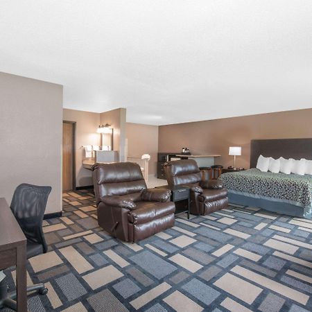 Days Inn By Wyndham Watertown Εξωτερικό φωτογραφία