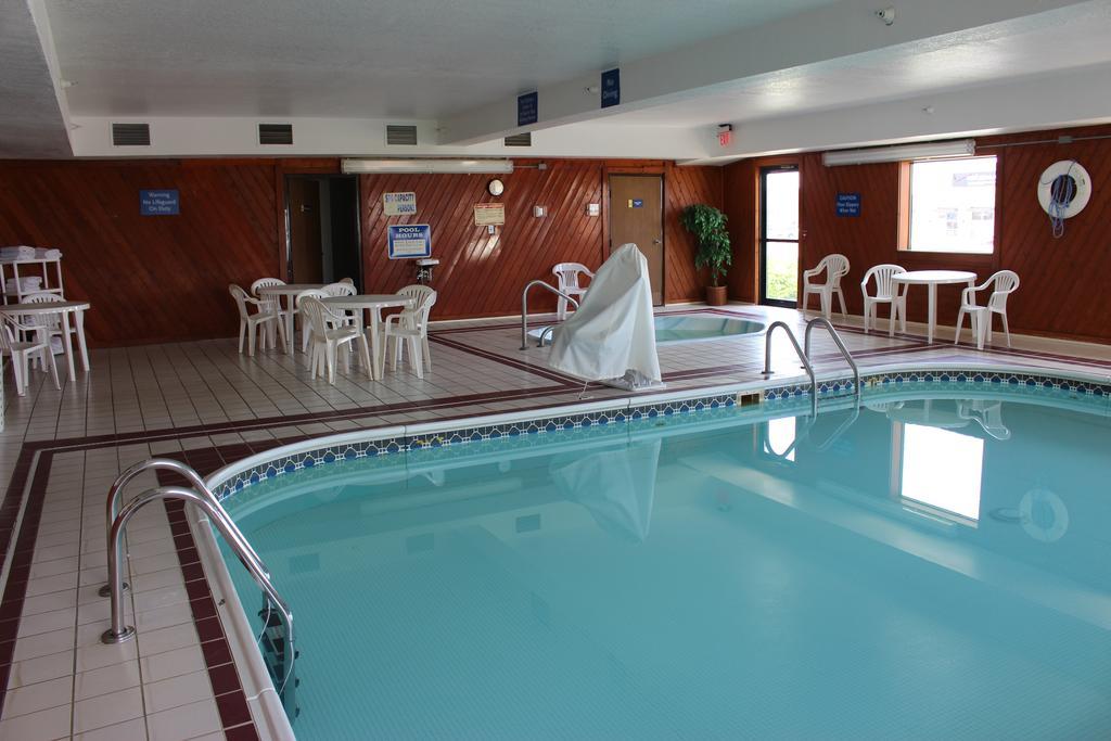 Days Inn By Wyndham Watertown Εξωτερικό φωτογραφία