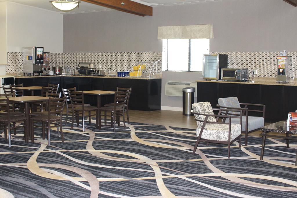 Days Inn By Wyndham Watertown Εξωτερικό φωτογραφία