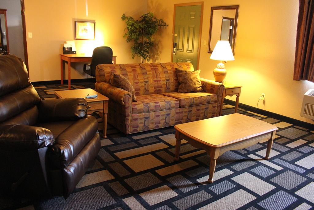Days Inn By Wyndham Watertown Δωμάτιο φωτογραφία