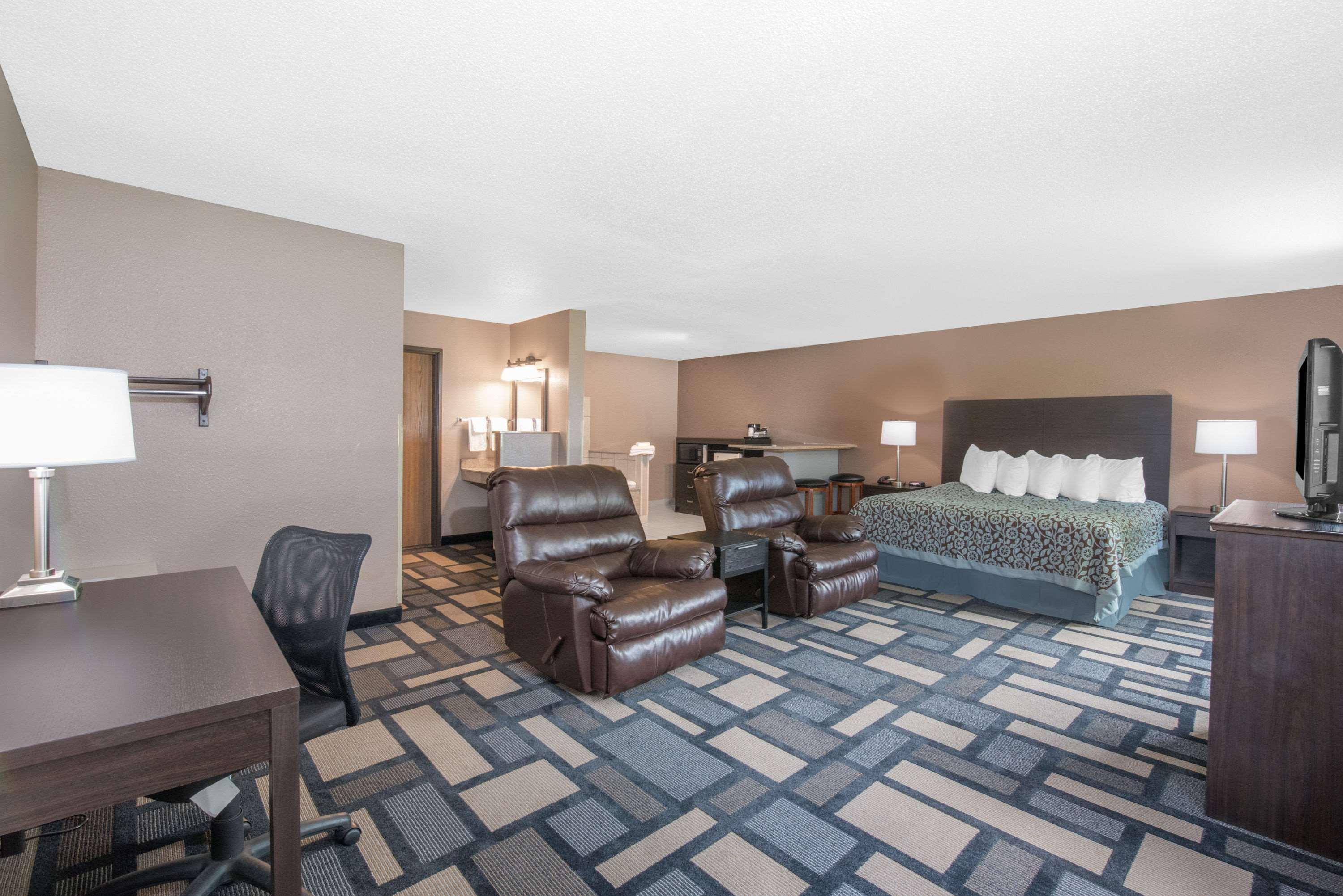 Days Inn By Wyndham Watertown Εξωτερικό φωτογραφία