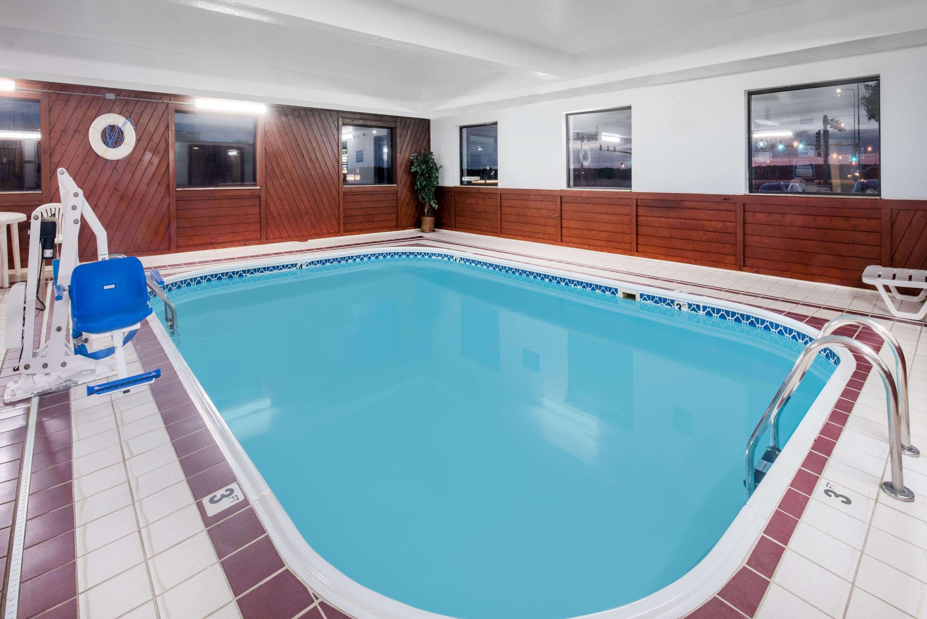 Days Inn By Wyndham Watertown Εξωτερικό φωτογραφία