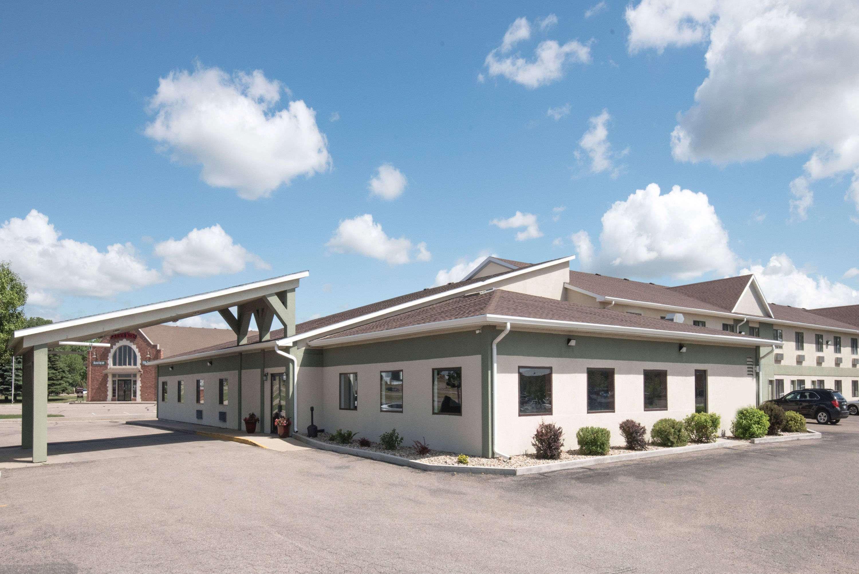 Days Inn By Wyndham Watertown Εξωτερικό φωτογραφία