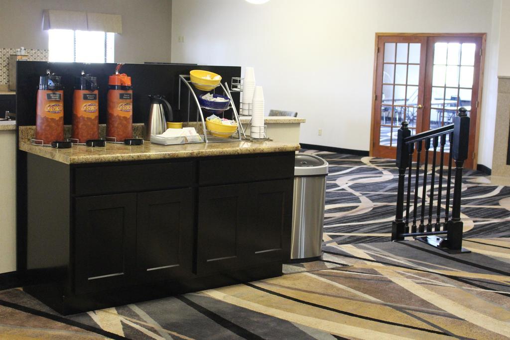 Days Inn By Wyndham Watertown Εξωτερικό φωτογραφία
